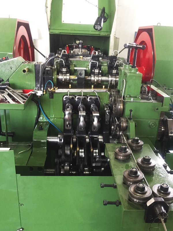 screw cold heading machine
